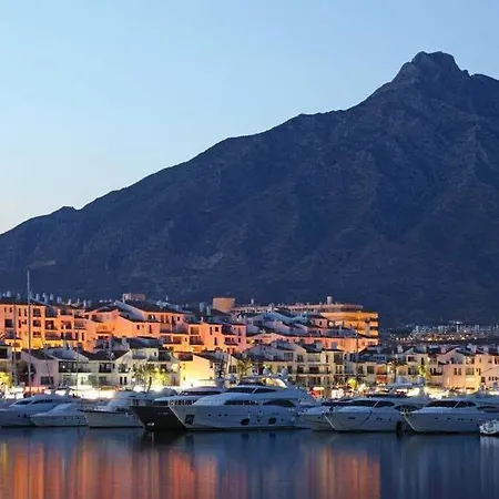 Puerto Banus Swim Real Paddle Club Sisu Feriehus Marbella