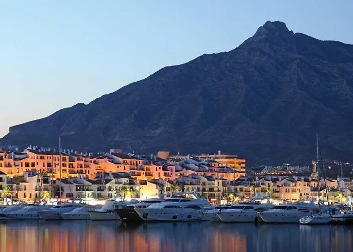 Puerto Banus Swim Real Paddle Club Sisu Hébergement de vacances Marbellac
