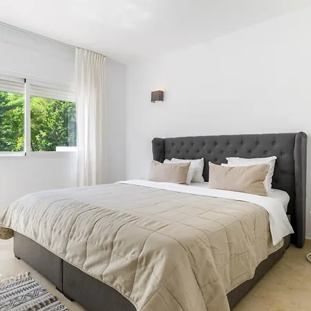 Puerto Banus Swim Real Paddle Club Sisu * ماربيا