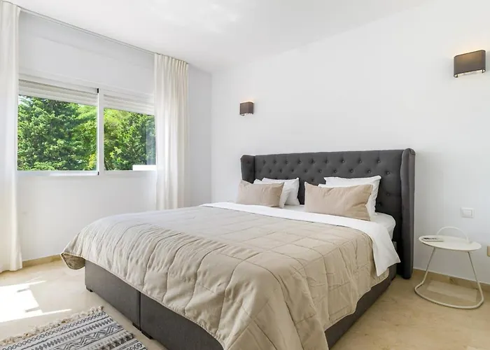 Puerto Banus Swim Real Paddle Club Sisu * Марбелья